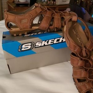 Skechers never worn